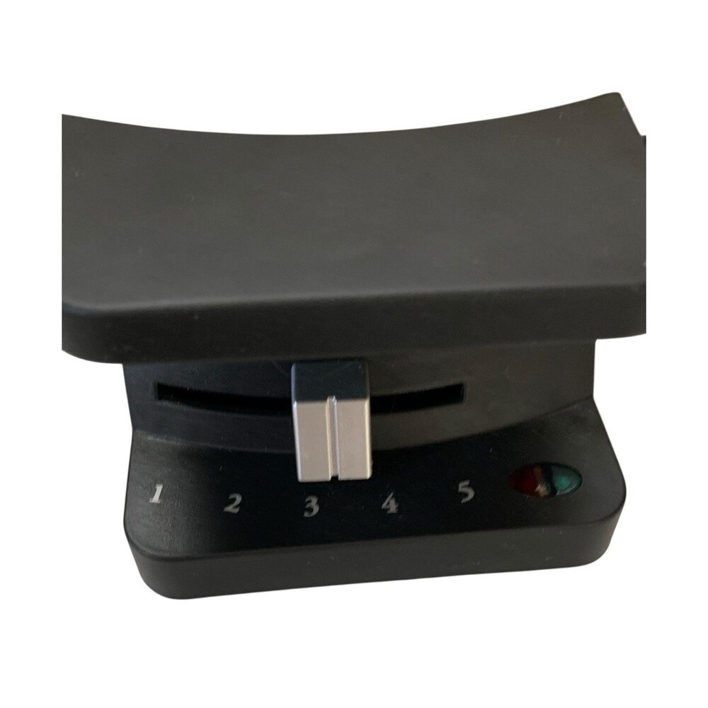 Cuisinart WMR-CA 5-Setting Browning Control Round Non-Stick Waffle Maker - Picture 5 of 9